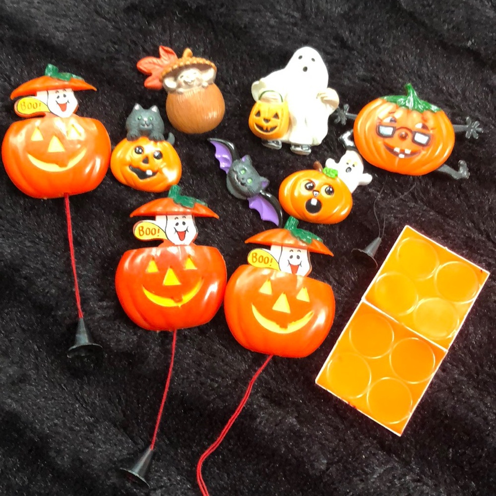 Bundle Vintage Pull String/Assorted Halloween Pins - image 2